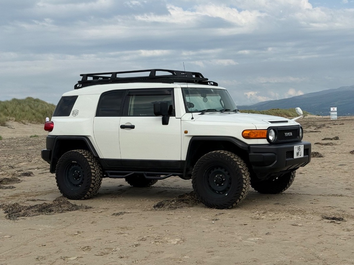 2013 Toyota Fj Cruiser Image 1