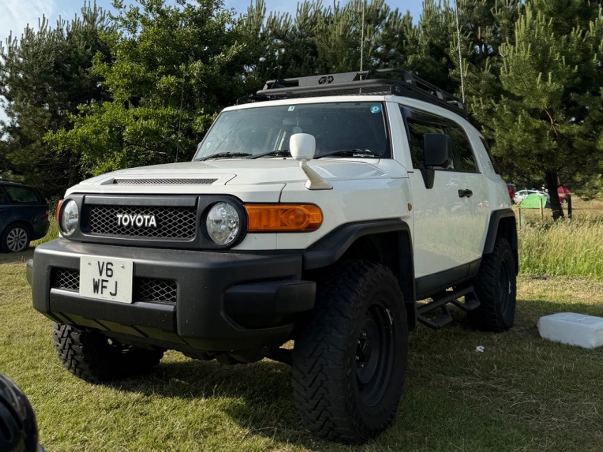 2013 Toyota Fj Cruiser Image 2