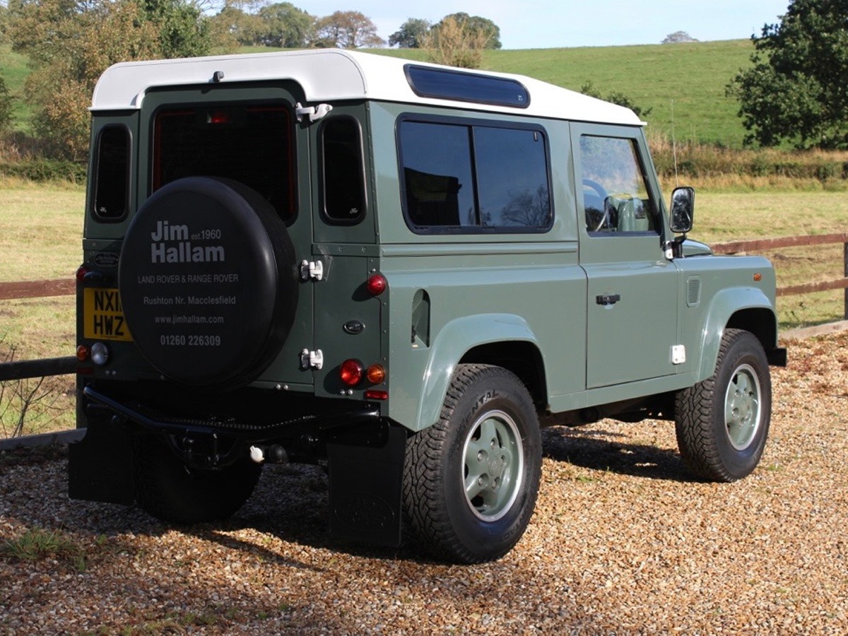 2011 Land Rover 90 Image 2