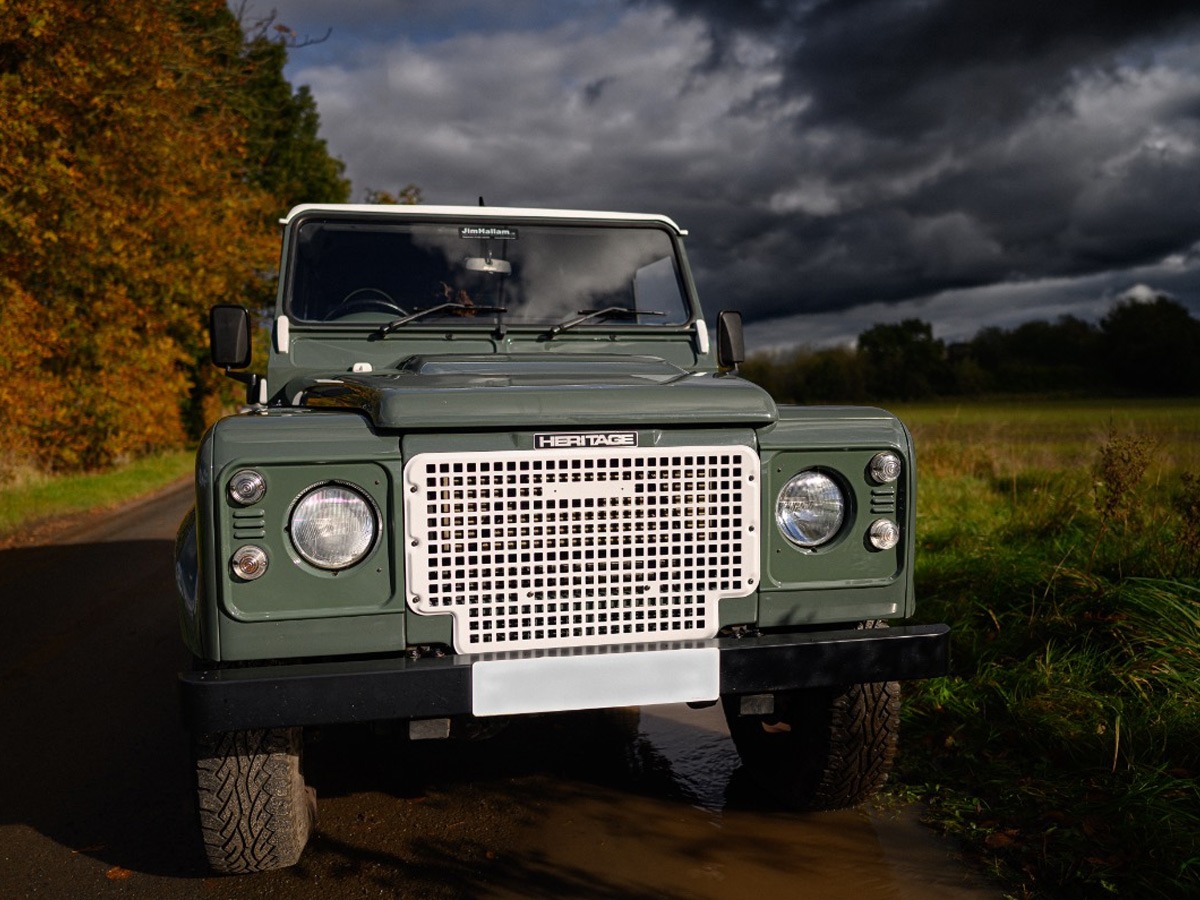 2011 Land Rover 90 Image 3