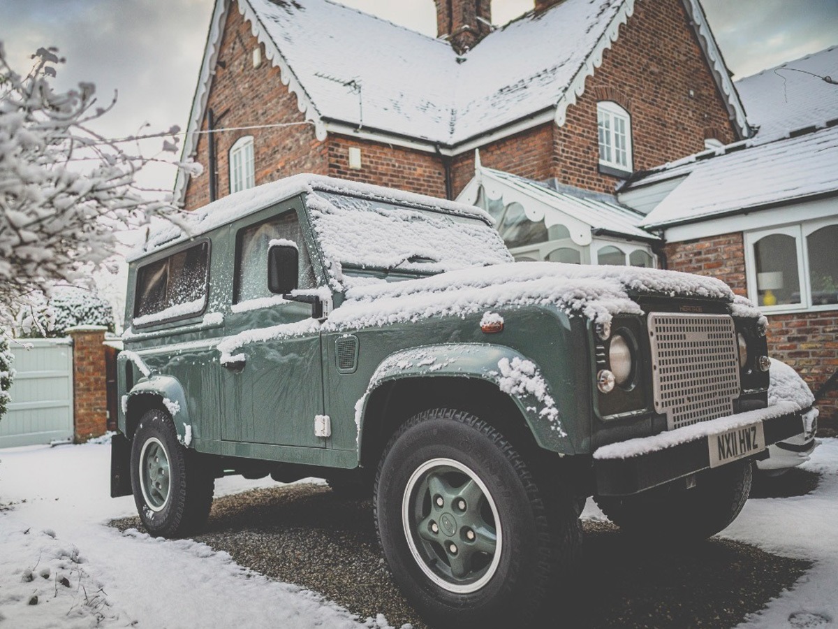 2011 Land Rover 90 Image 5