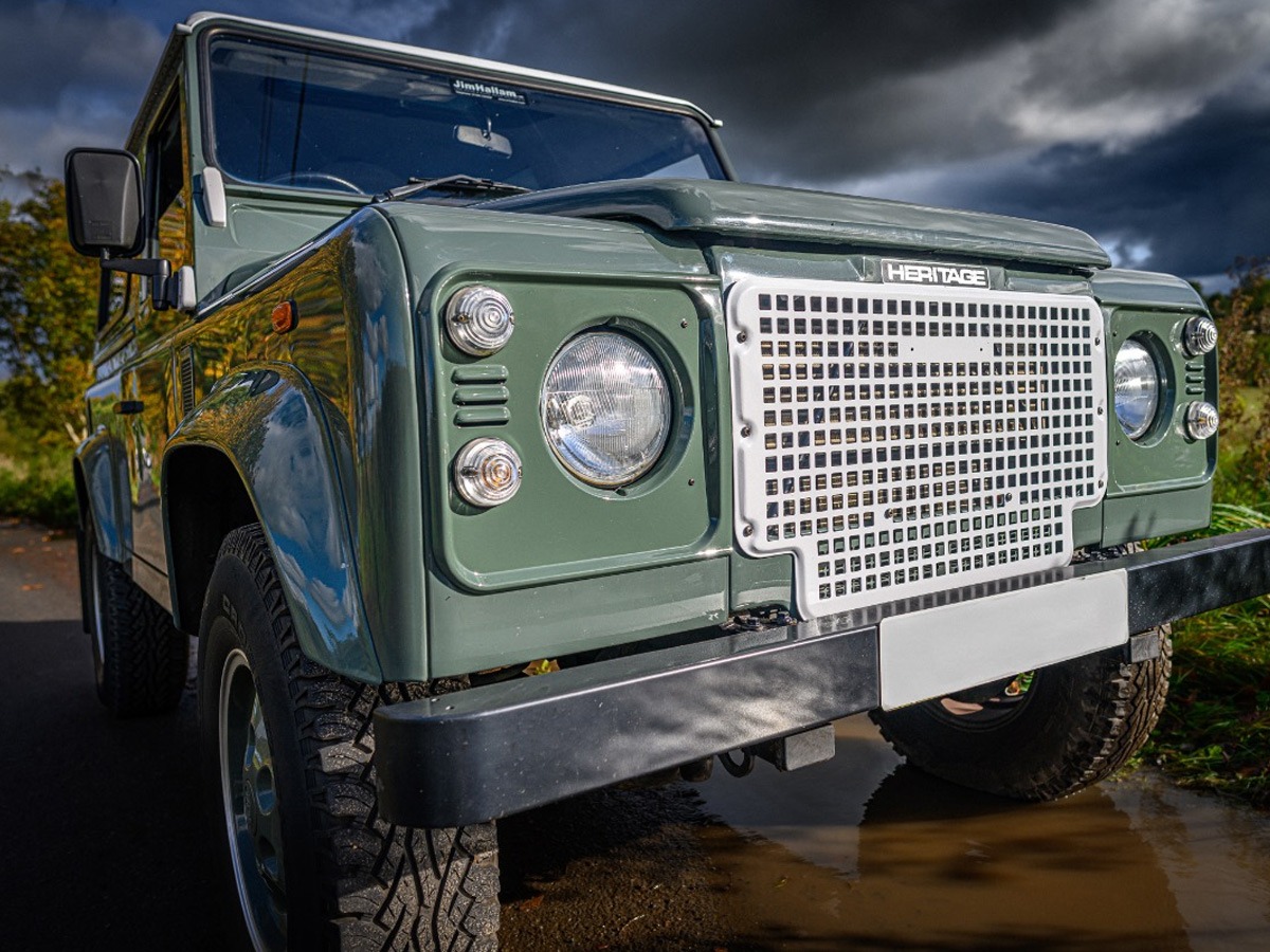 2011 Land Rover 90 Image 8