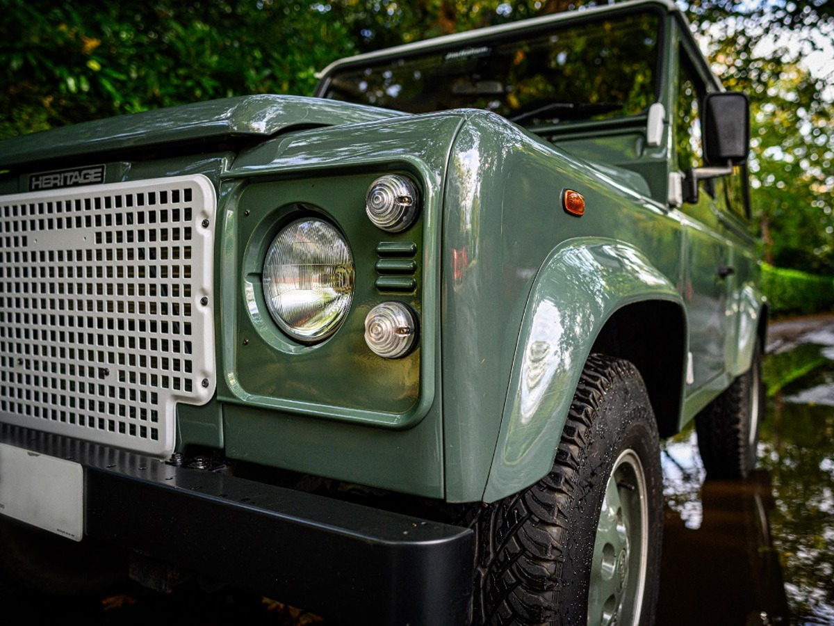 2011 Land Rover 90 Image 9