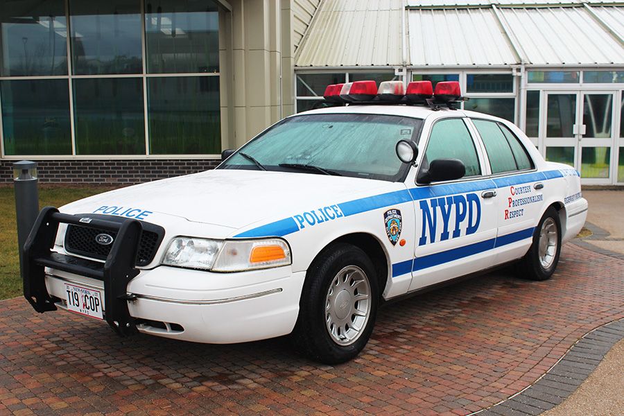 2001 Ford Crown Victoria Image 1