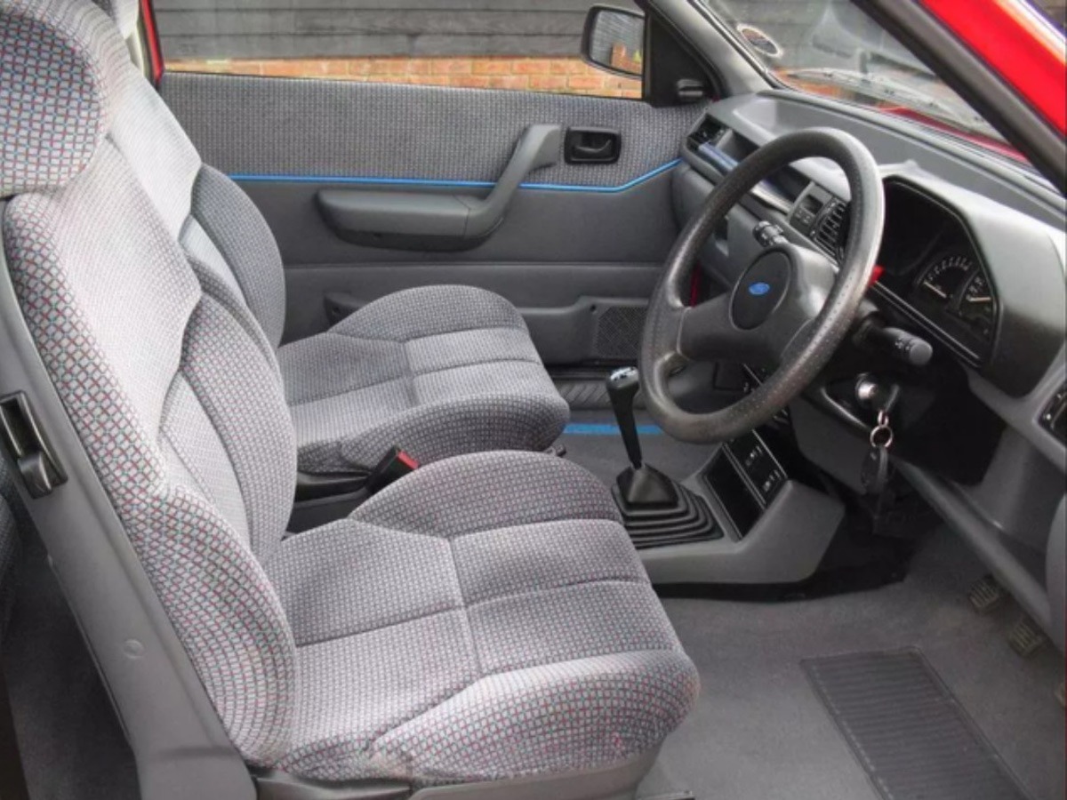 1989 Ford Fiesta Image 3