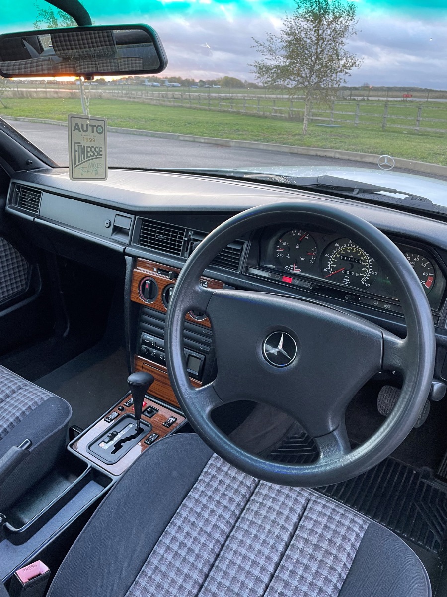 1989 Mercedes-Benz 190E Image 5