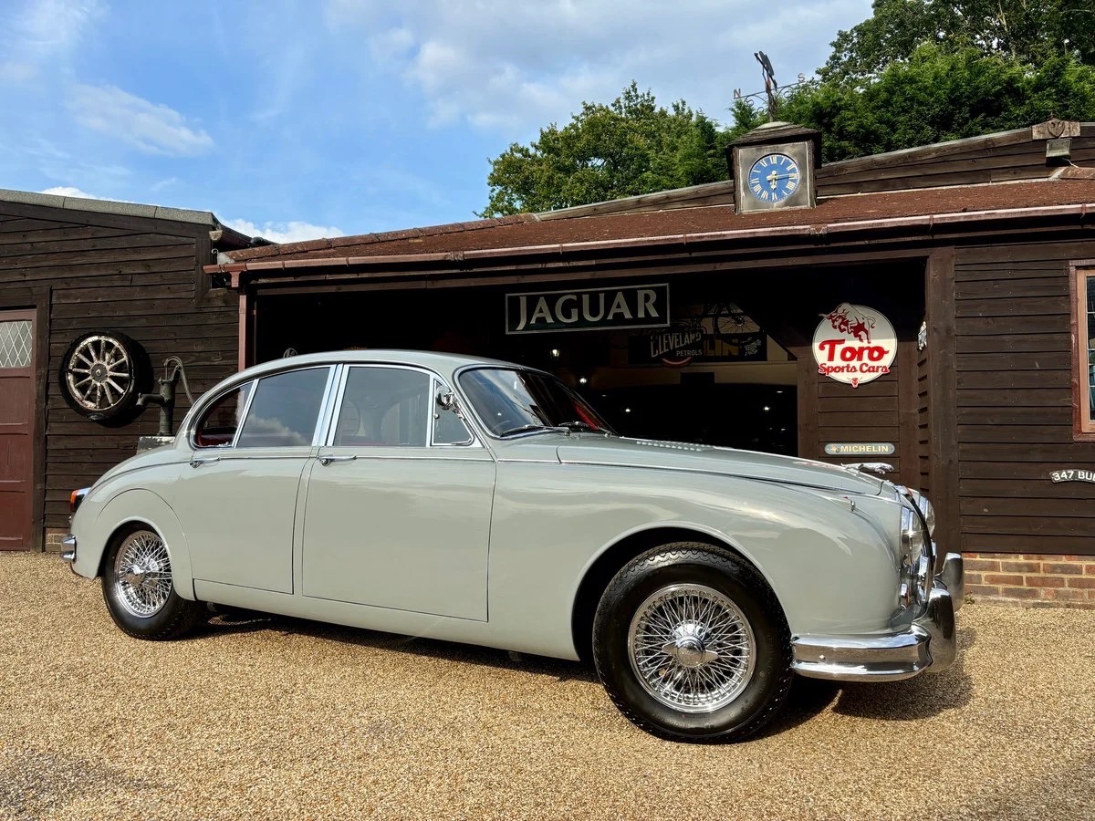 1961 Jaguar MK II Image 1