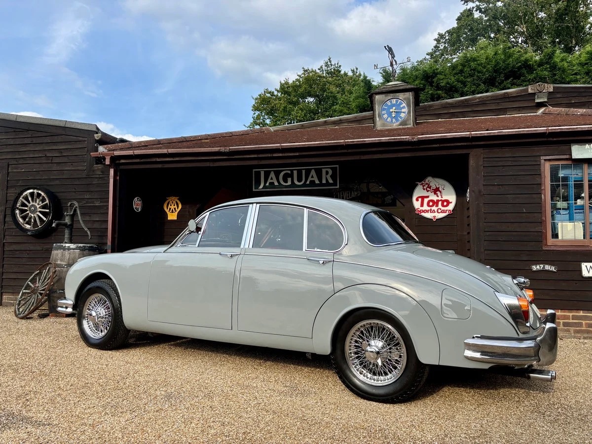 1961 Jaguar MK II Image 2