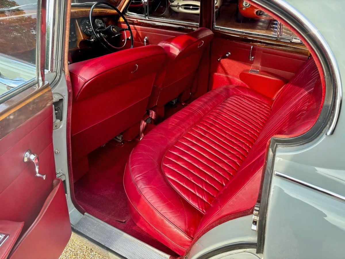 1961 Jaguar MK II Image 7
