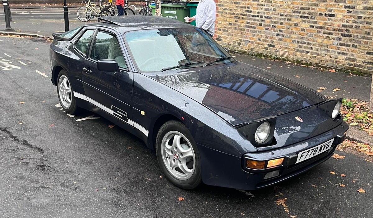 1988 Porsche 944 Image 3