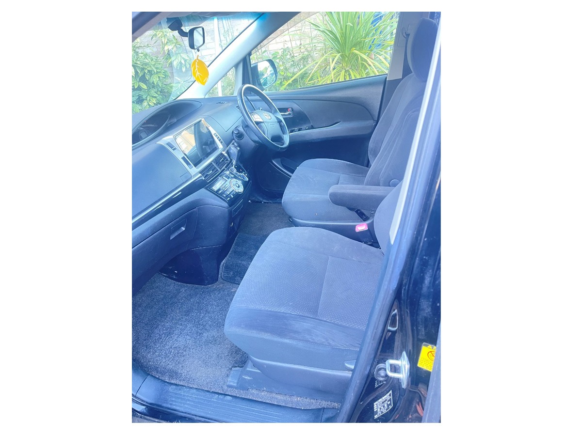 2012 Toyota Estima Image 4