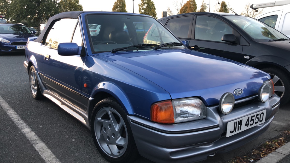 1989 Ford Escort Image 1