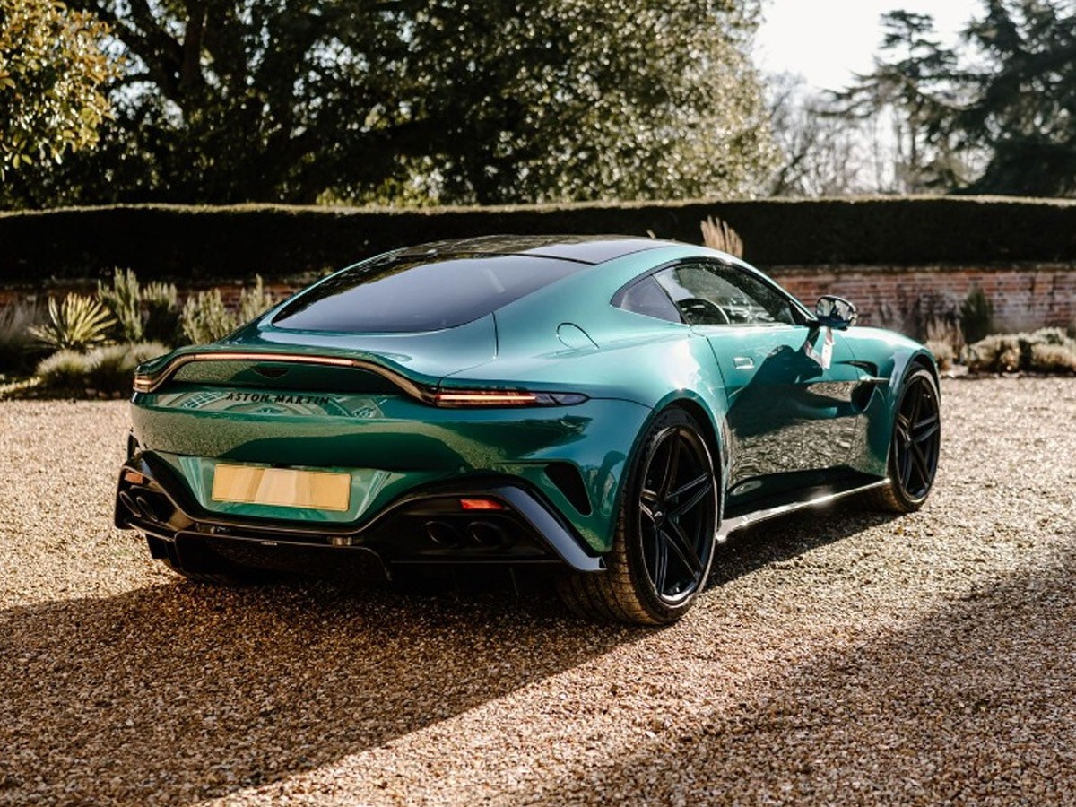 2025 Aston Martin V8 Vantage Image 3