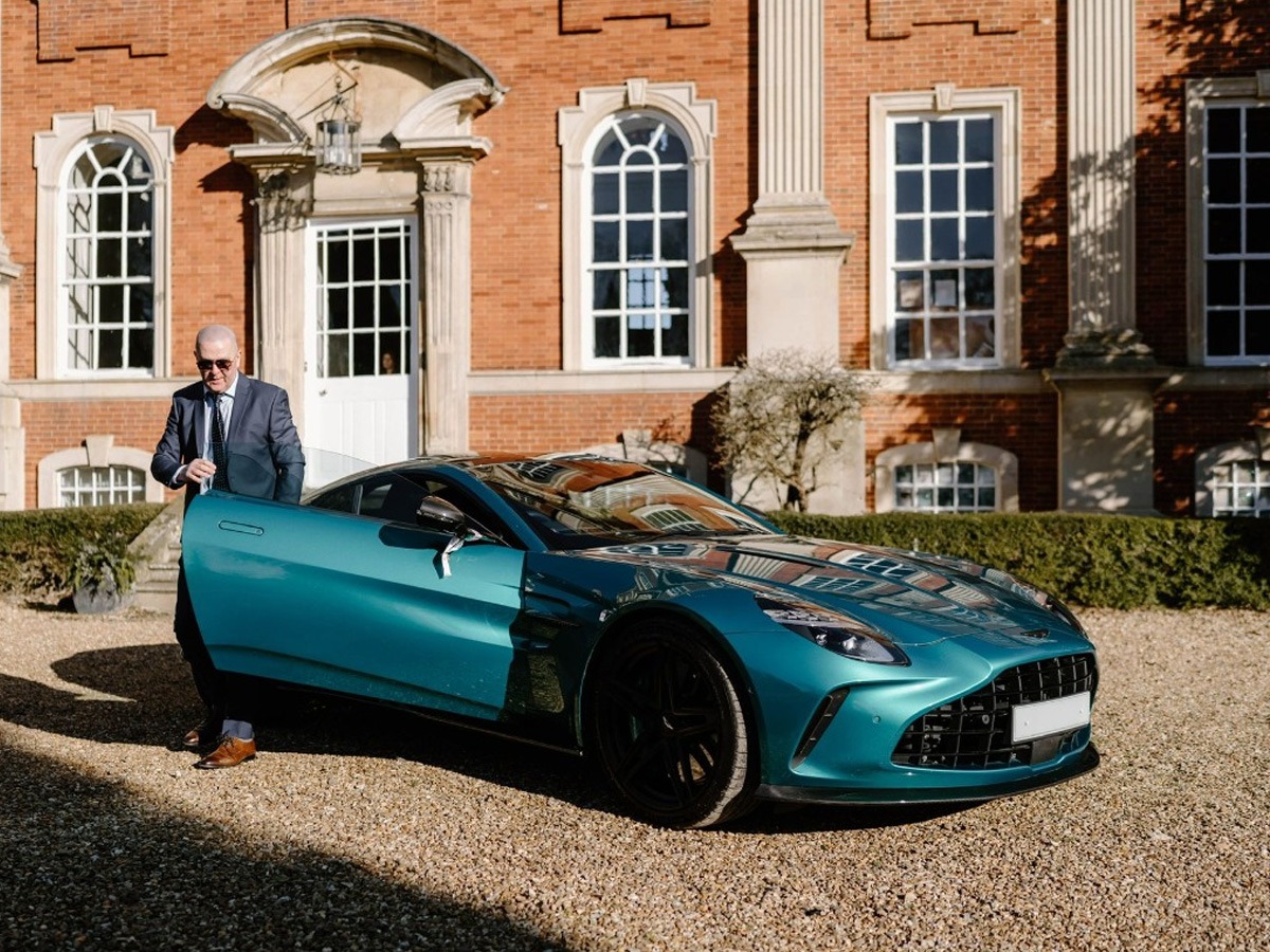 2025 Aston Martin V8 Vantage Image 1