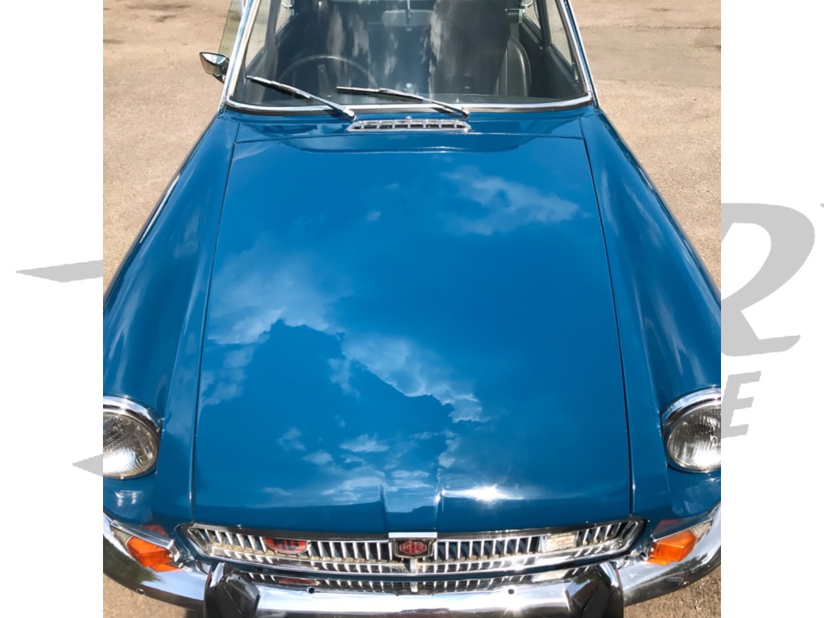 1974 MG B Image 6