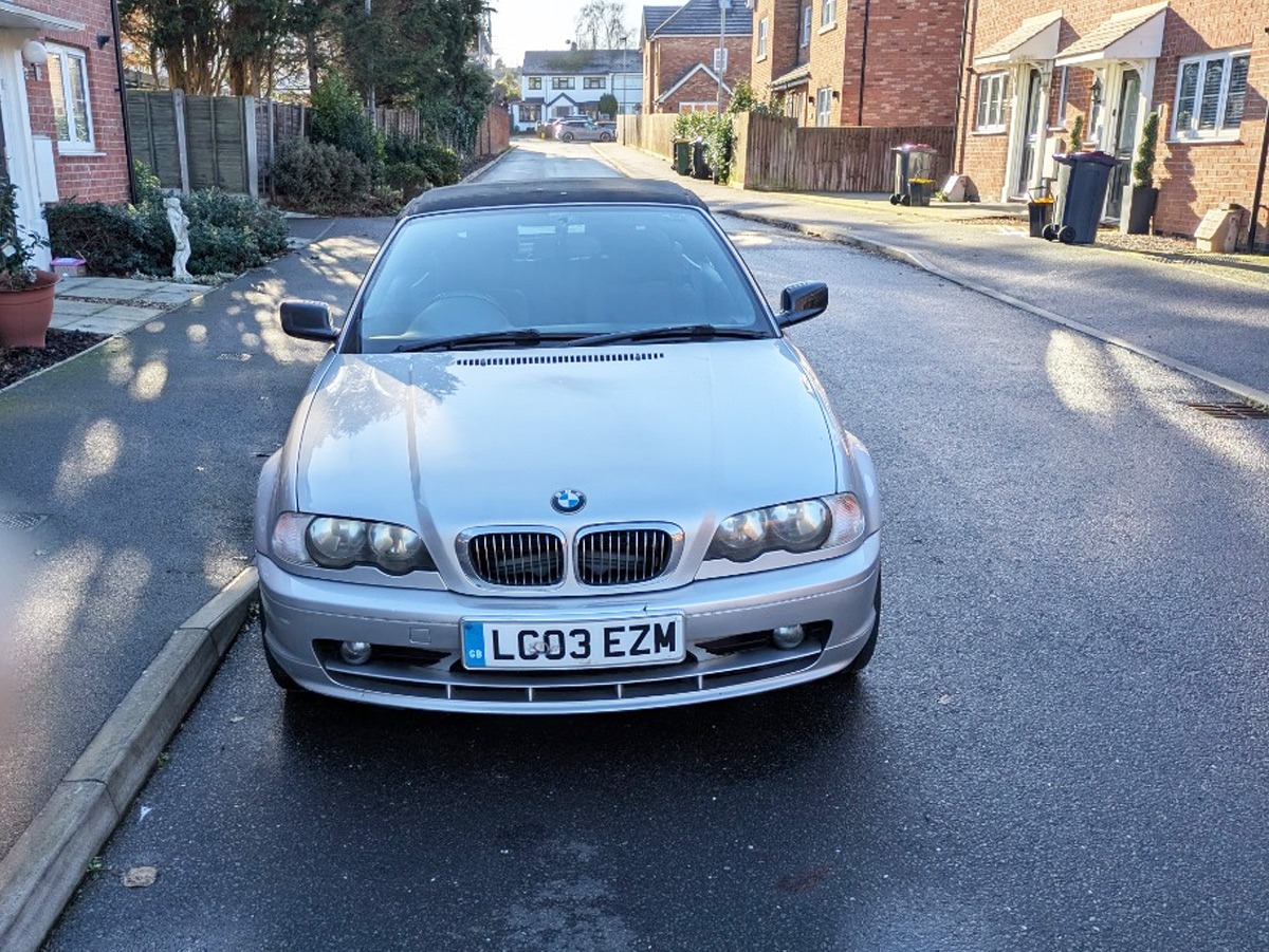 2003 BMW 3 Series Image 2