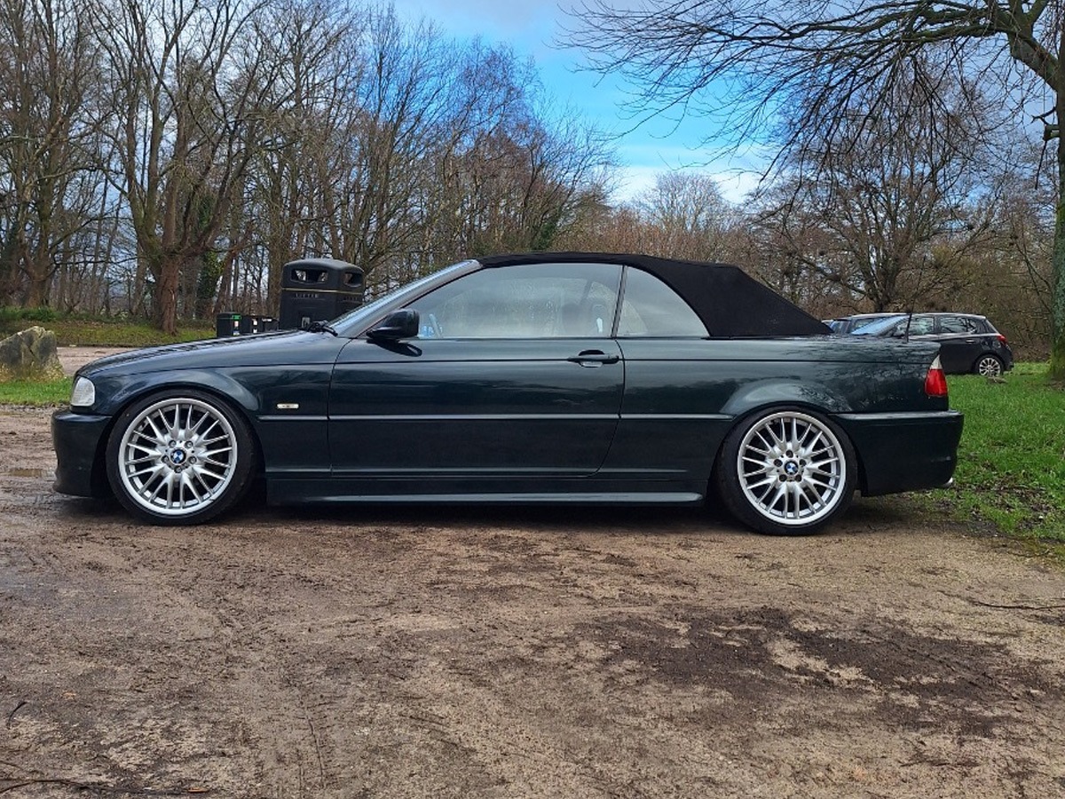 2002 BMW 325 Image 2