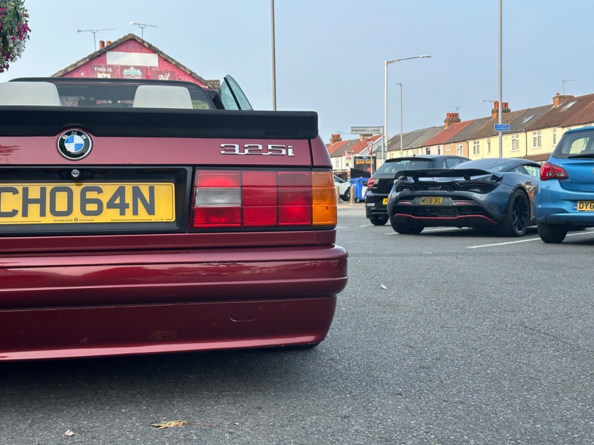 1989 BMW 325 Image 2