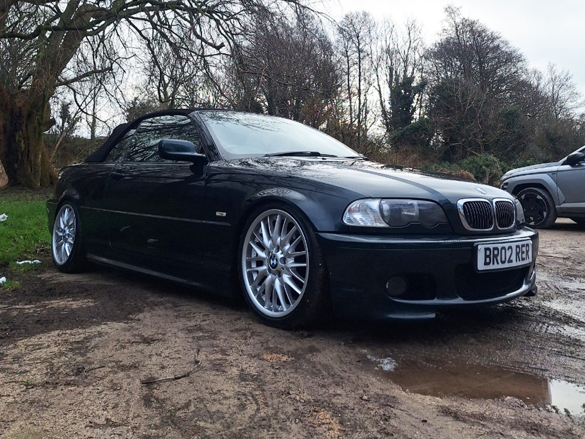 2002 BMW 325 Image 3