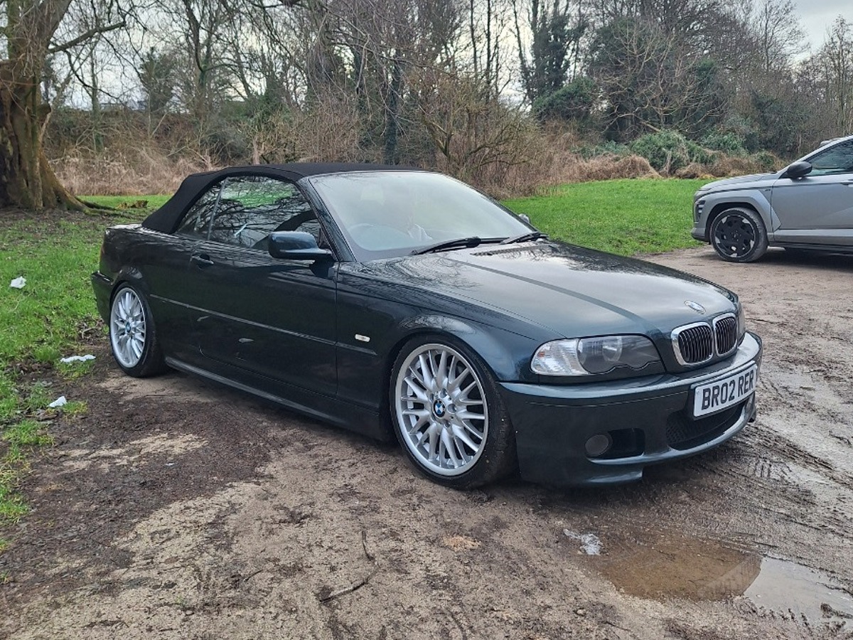 2002 BMW 325 Image 4