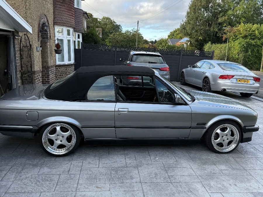 1989 BMW 3 Series Image 1