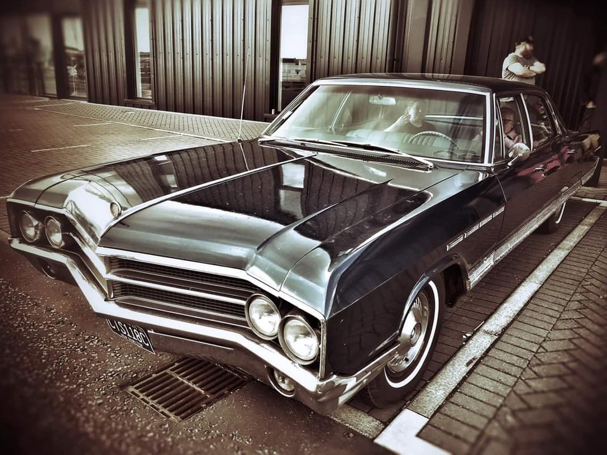 1965 Buick Electra Image 3