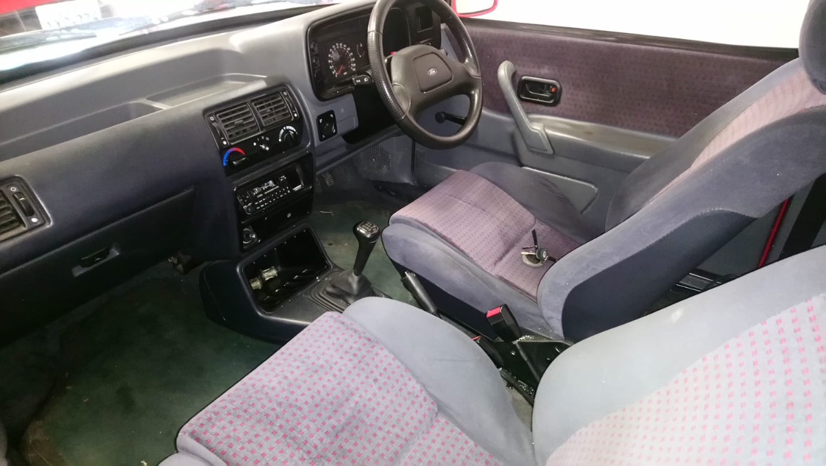 1988 Ford Escort Image 5