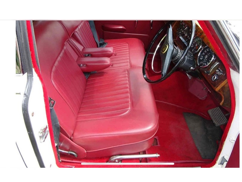 1969 Daimler V8 Image 3