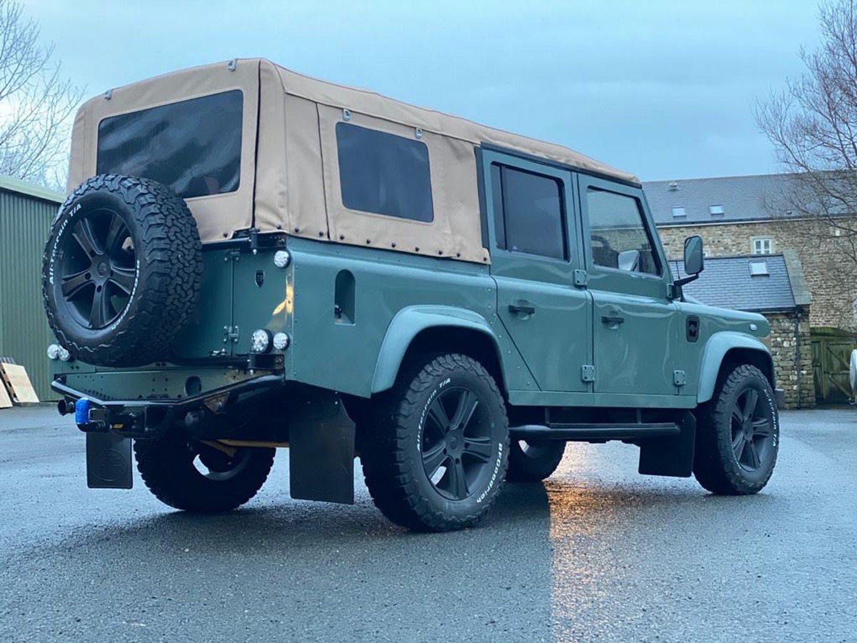 2007 Land Rover Defender 110 Image 2