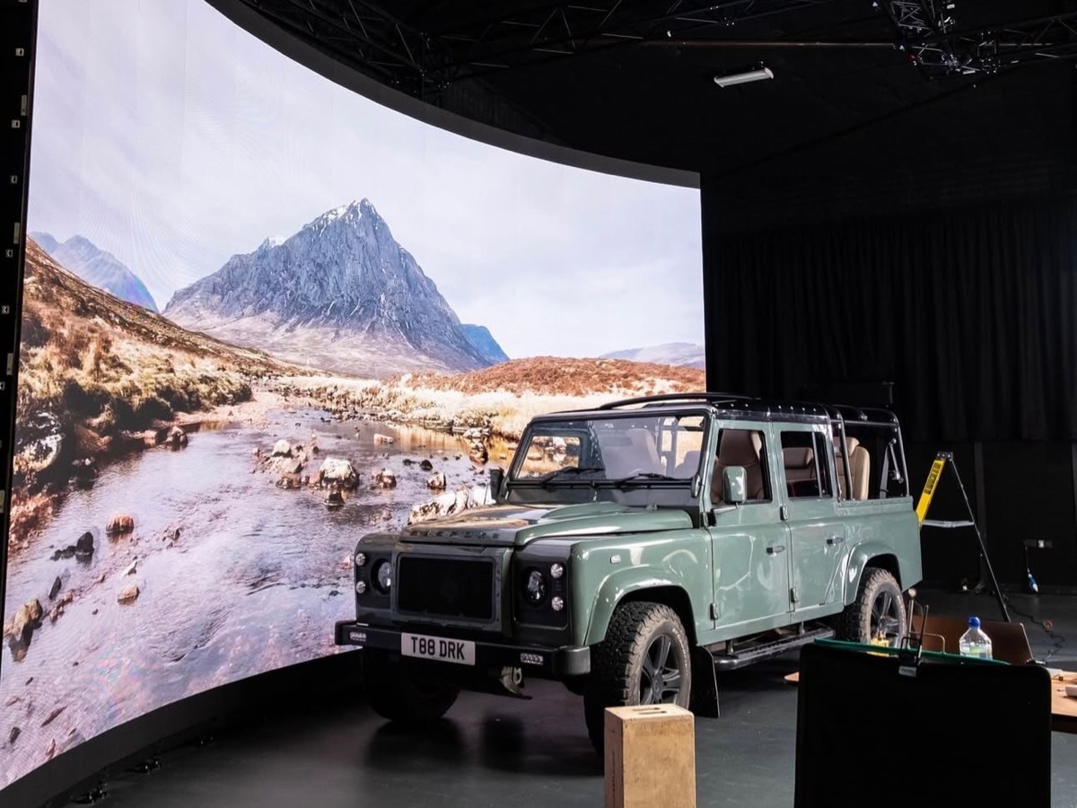 2007 Land Rover Defender 110 Image 3