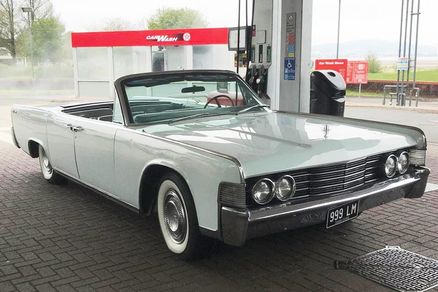 1965 Lincoln Continental Image 2