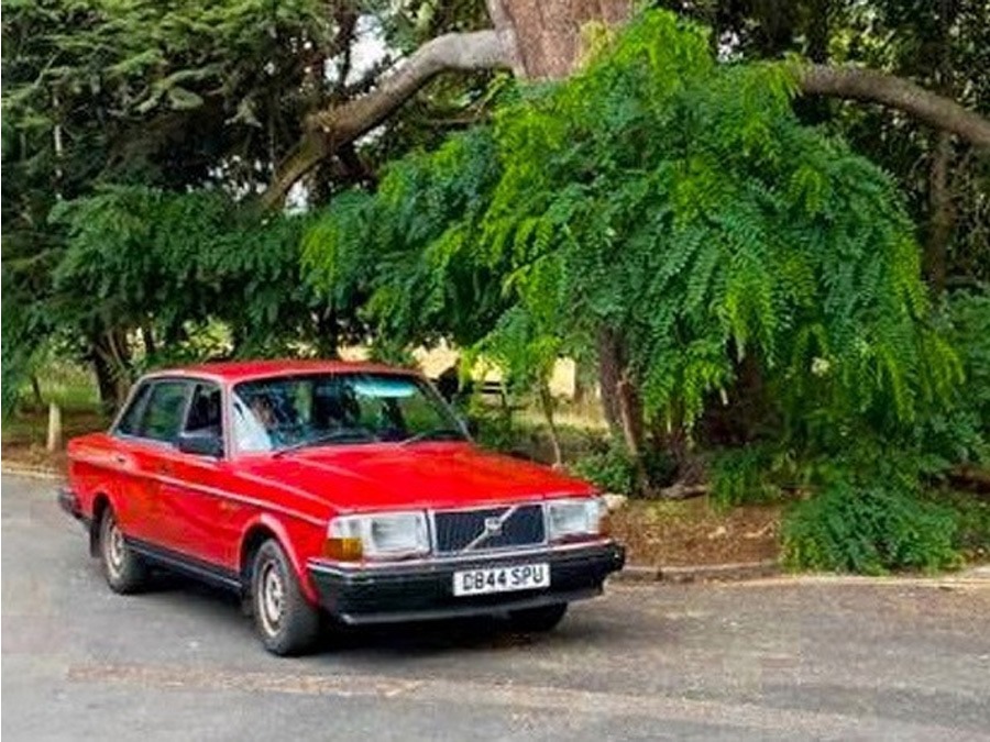 1986 Volvo 240 Image 1
