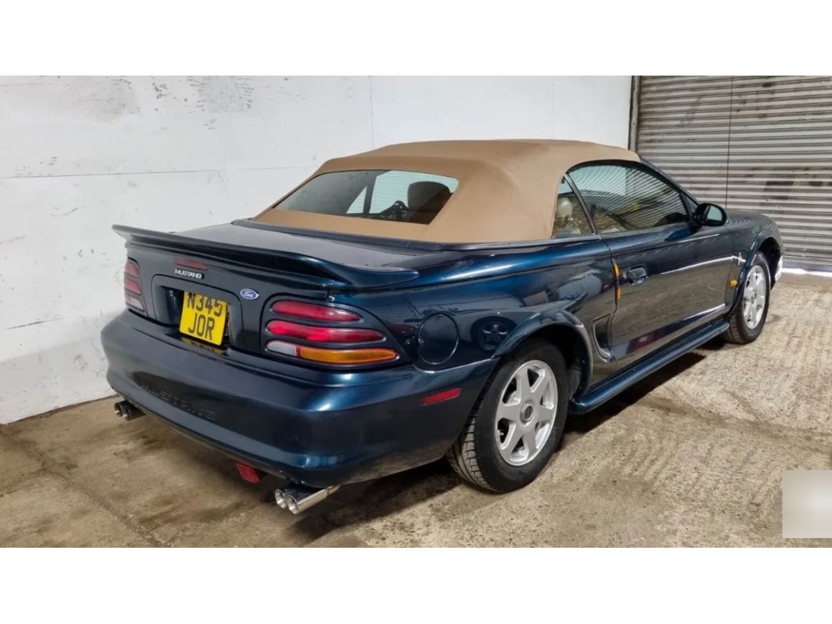 1995 Ford Mustang Image 2