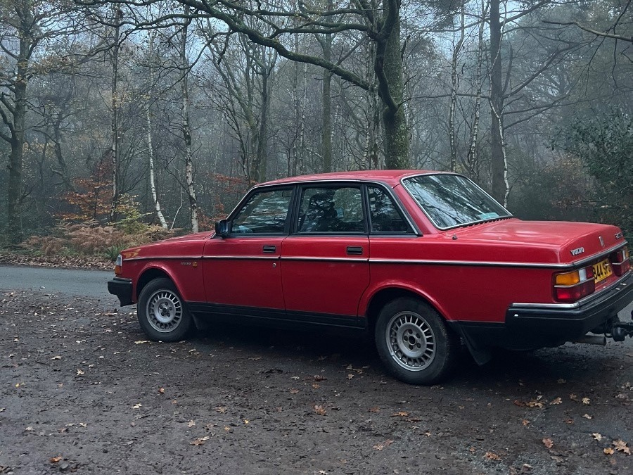 1986 Volvo 240 Image 2