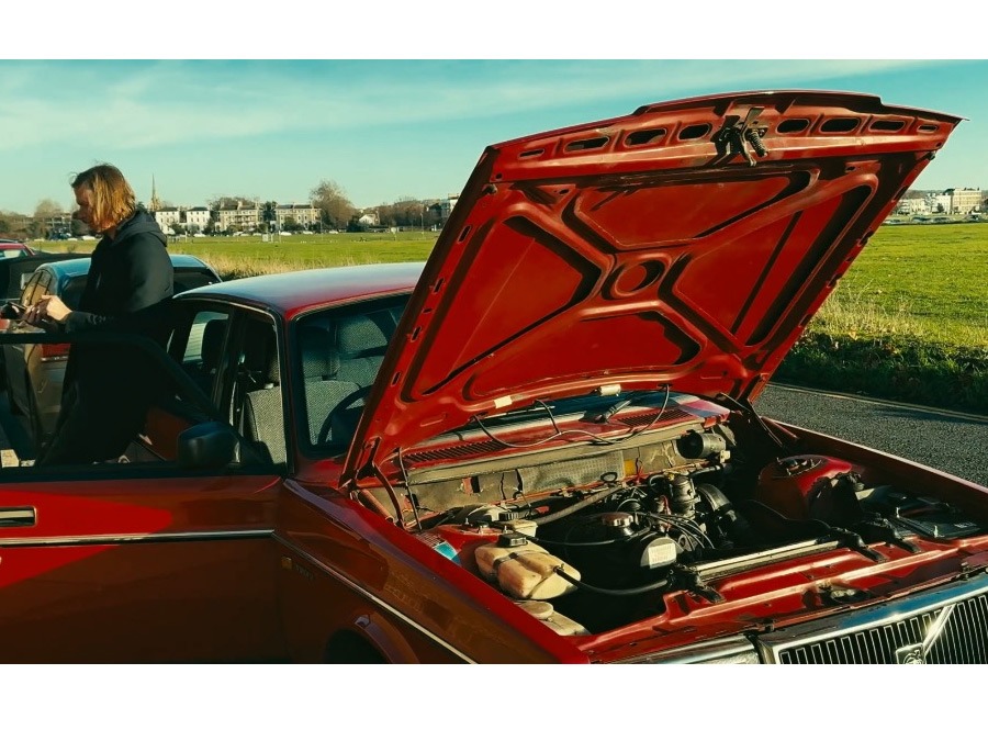 1986 Volvo 240 Image 8