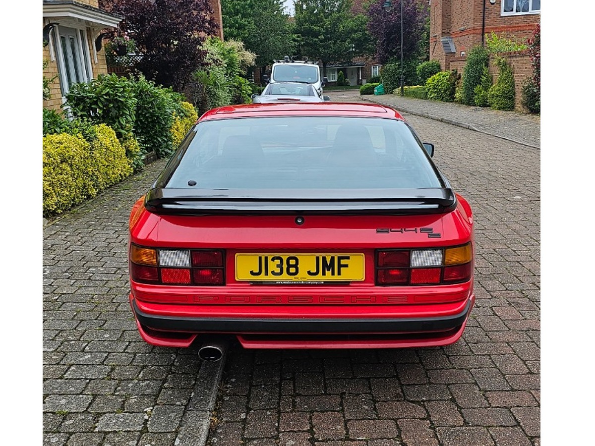 1991 Porsche 944 Image 2