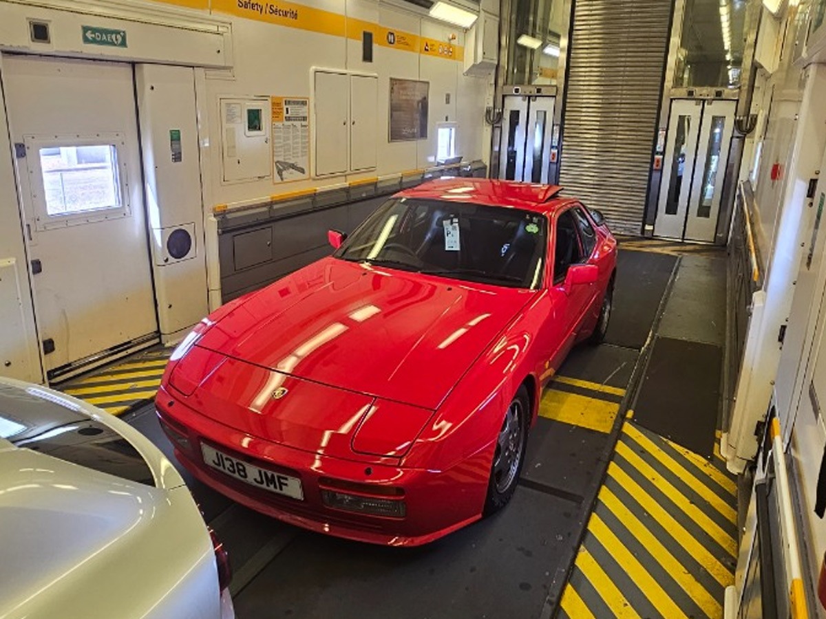 1991 Porsche 944 Image 4