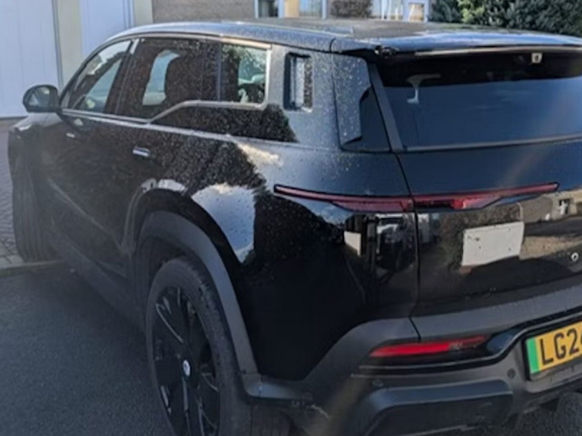 2025 Fisker Ocean Image 7