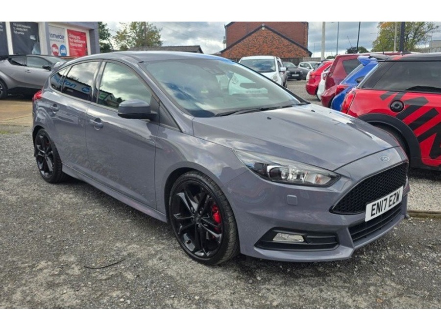 2017 Ford Focus St Image 1