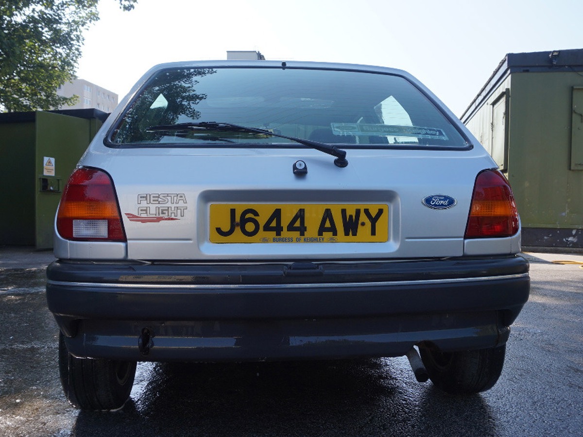 1991 Ford Fiesta Image 3