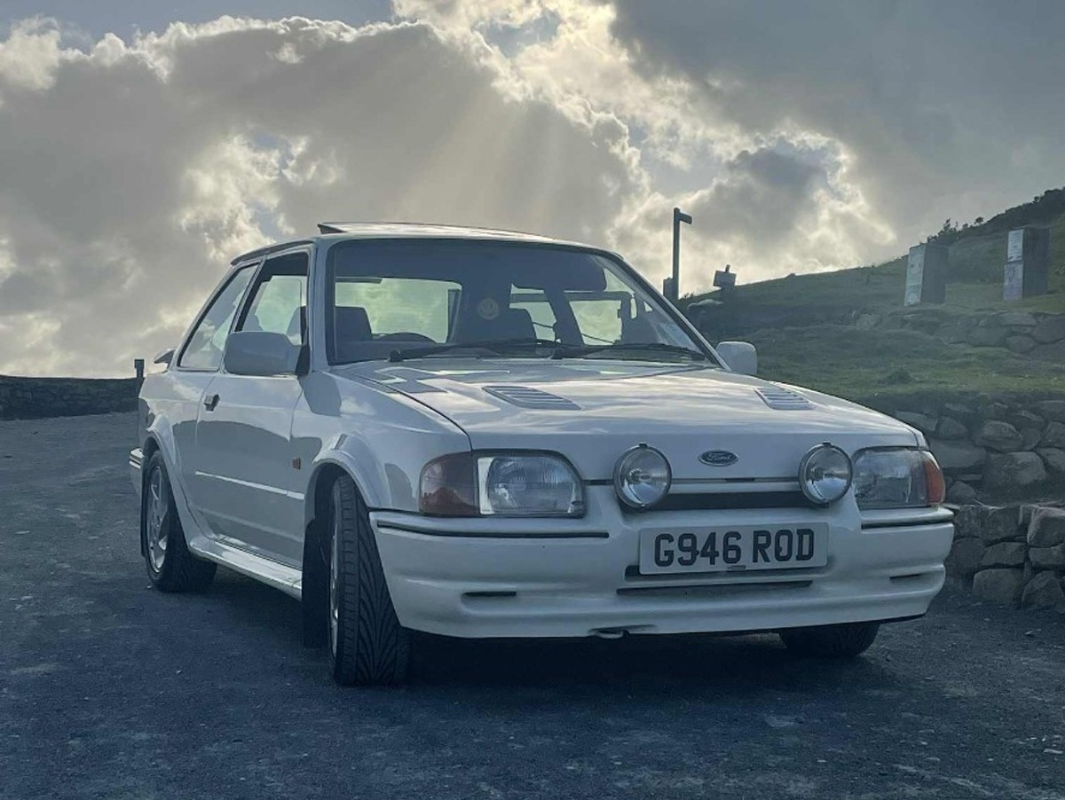 1989 Ford Escort Image 2
