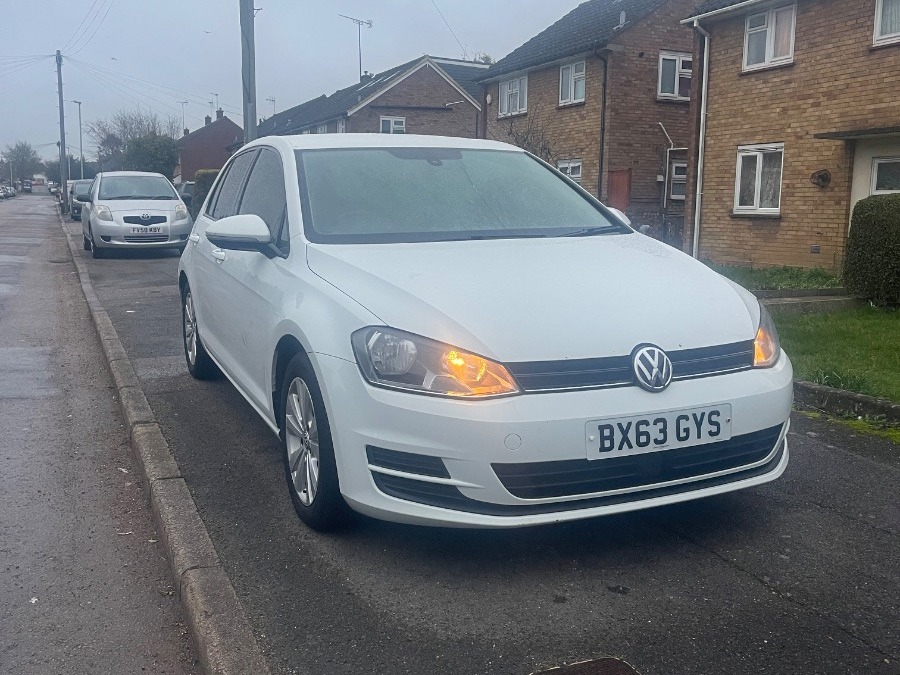 2013 Volkswagen Golf Image 1