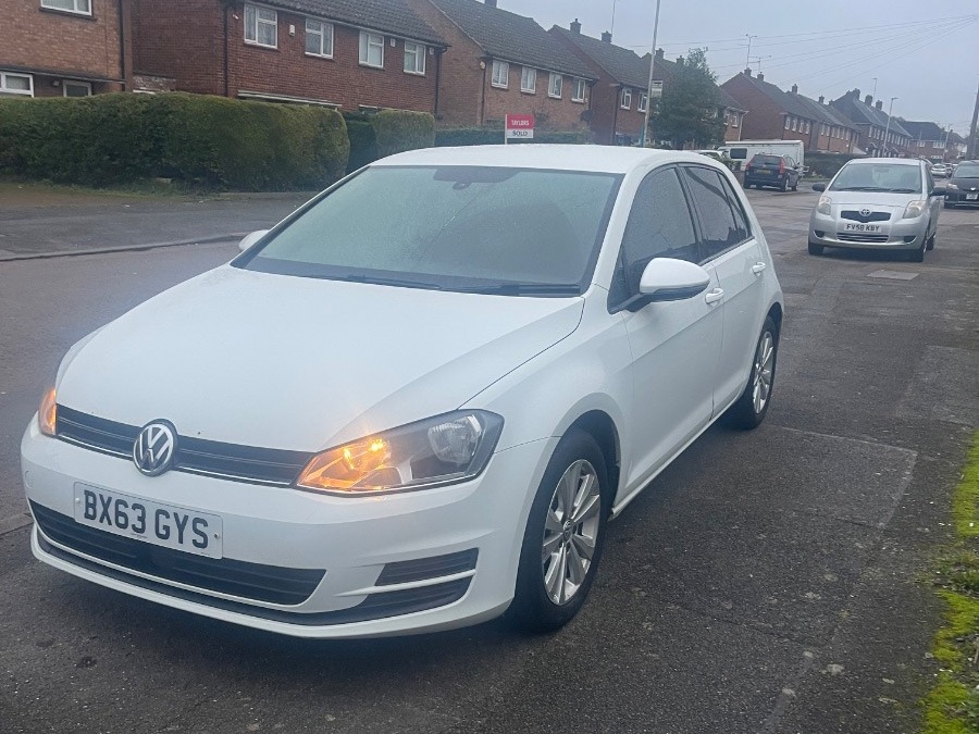 2013 Volkswagen Golf Image 2