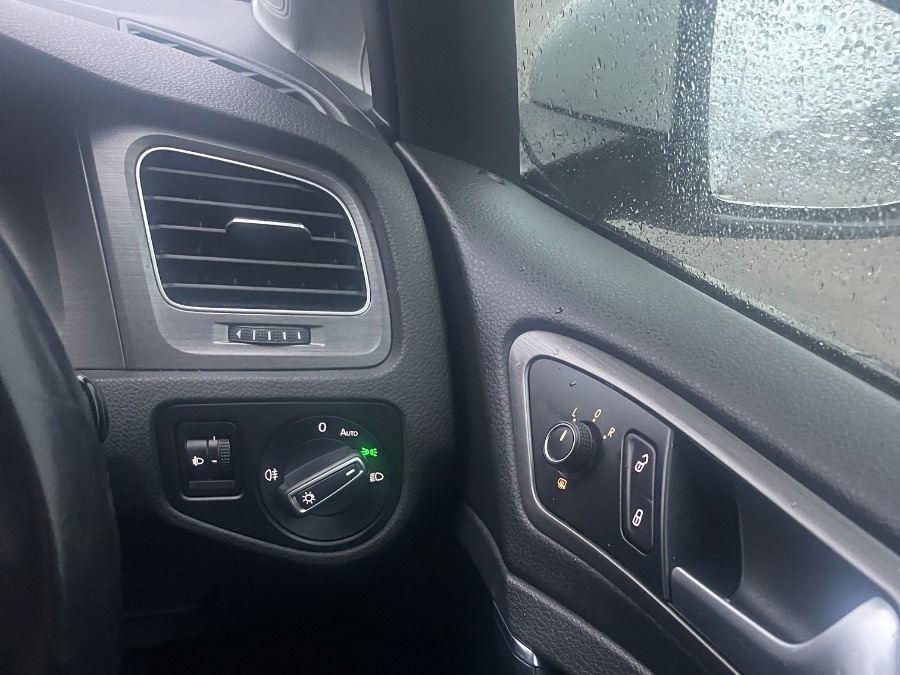 2013 Volkswagen Golf Image 9