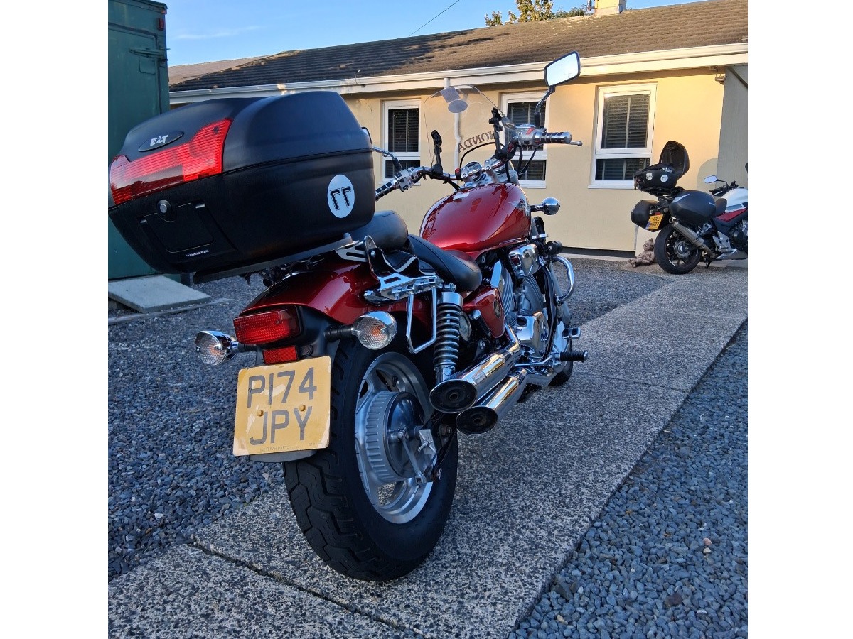 1997 Honda VF750C Image 3