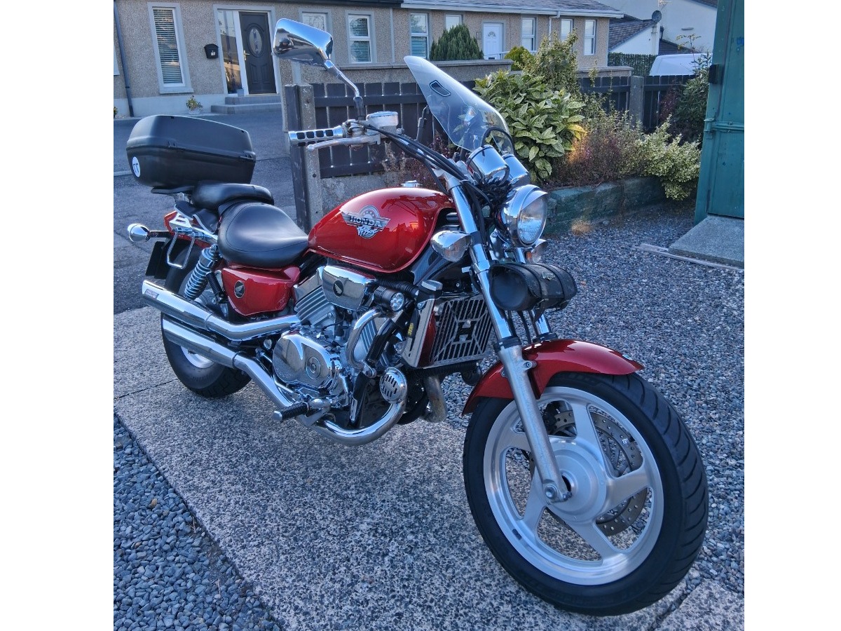 1997 Honda VF750C Image 4