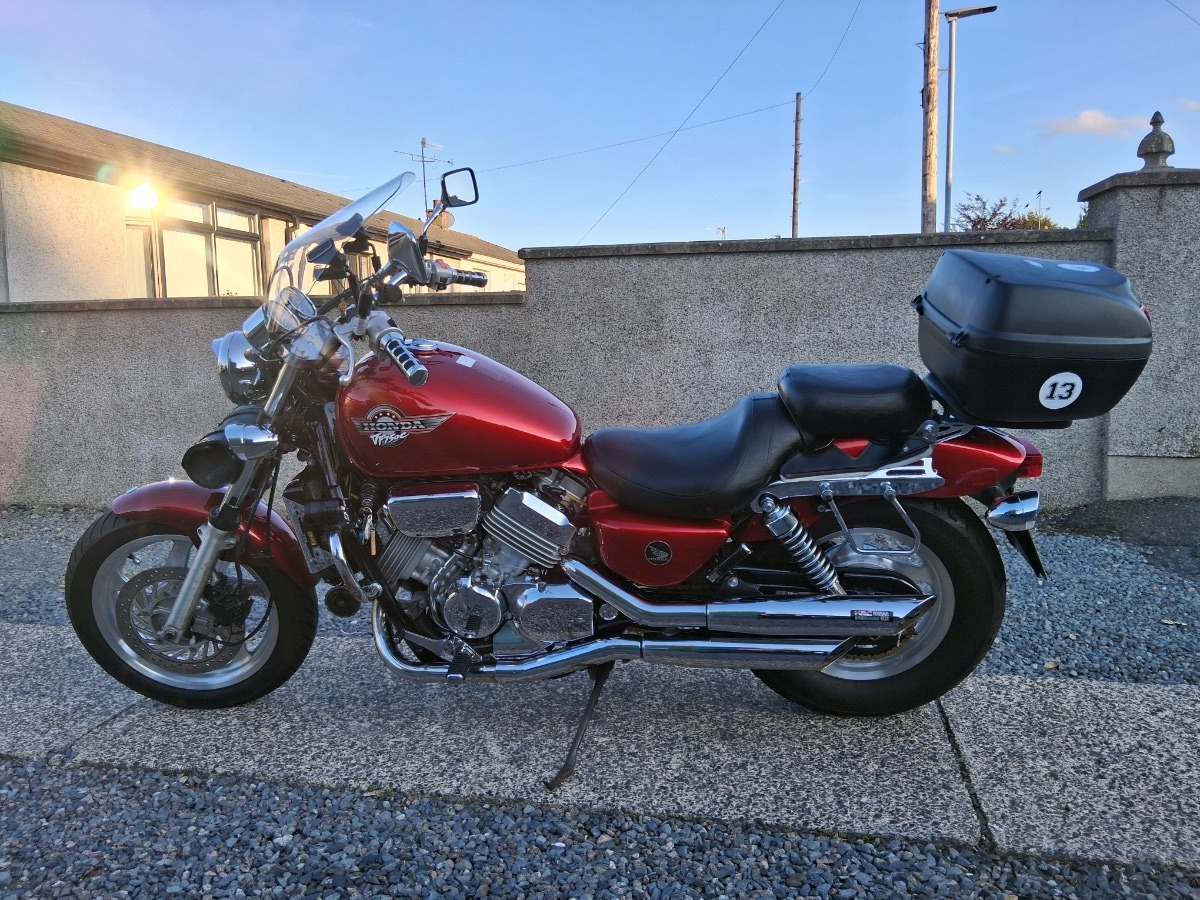1997 Honda VF750C Image 2