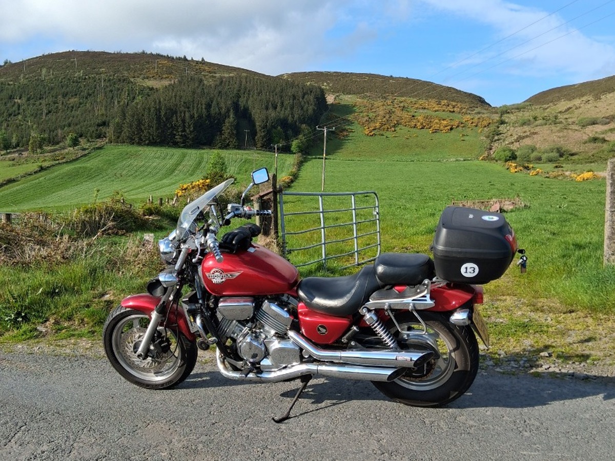 1997 Honda VF750C Image 1