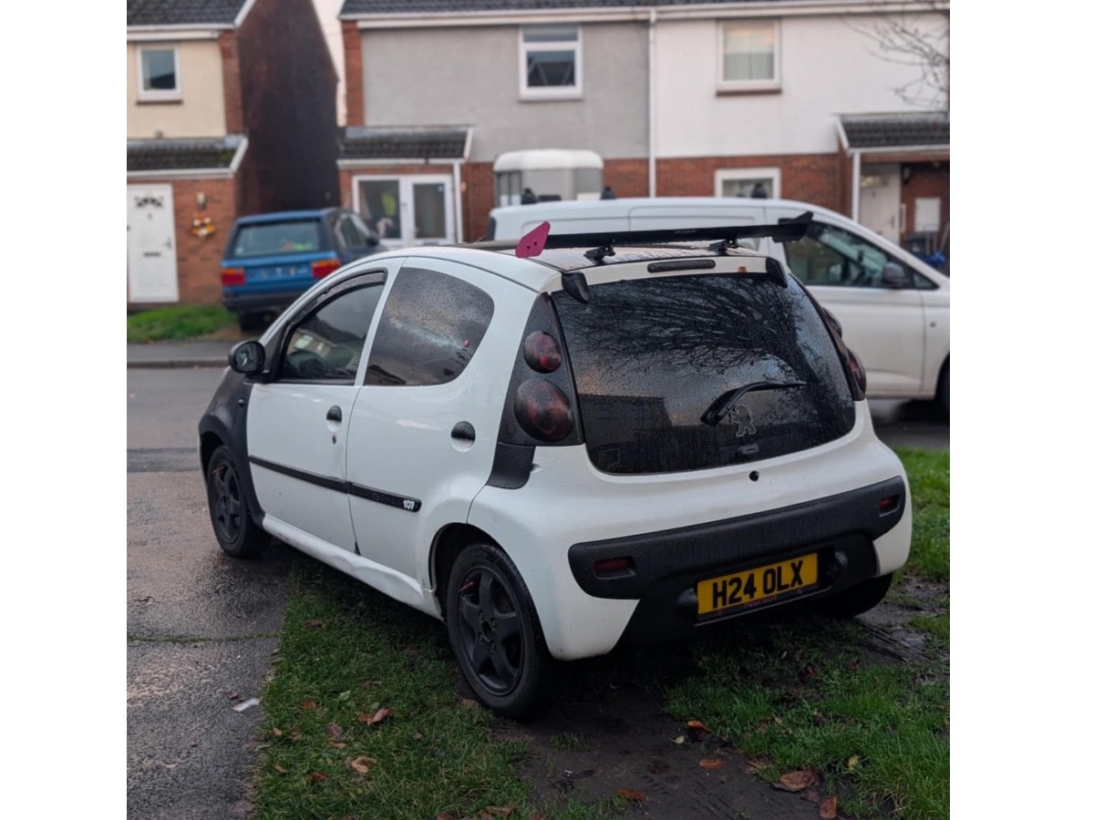 2014 Peugeot 107 Image 2