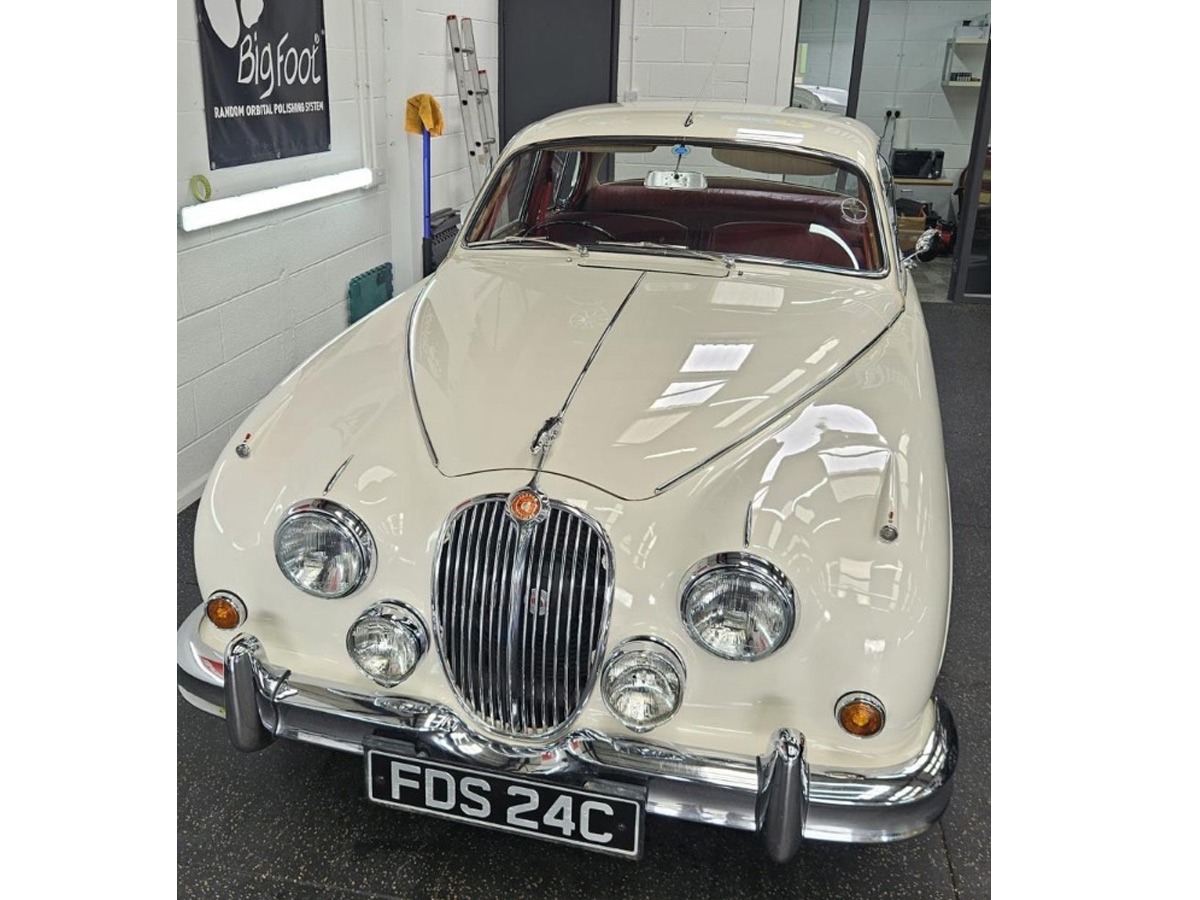 1965 Jaguar MK II Image 2